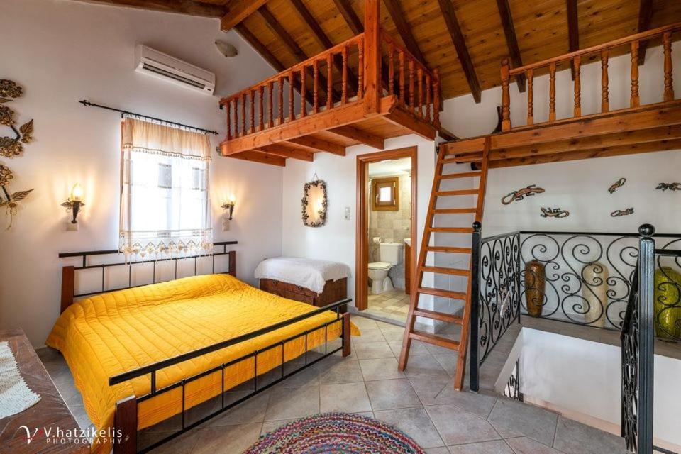 Villa Lola Chalki Town Exterior foto